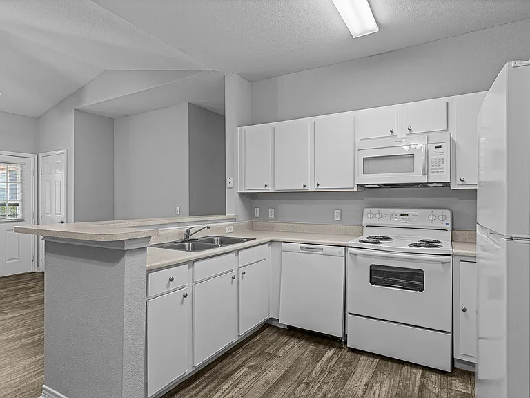 Creekside Village — Photo 33