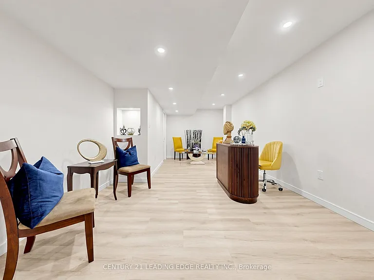 177 Laurendale Ave — Photo 32