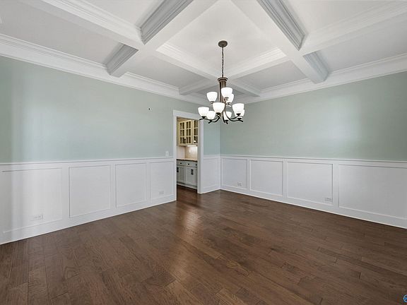 3rd image of 16190 Tulip Ln