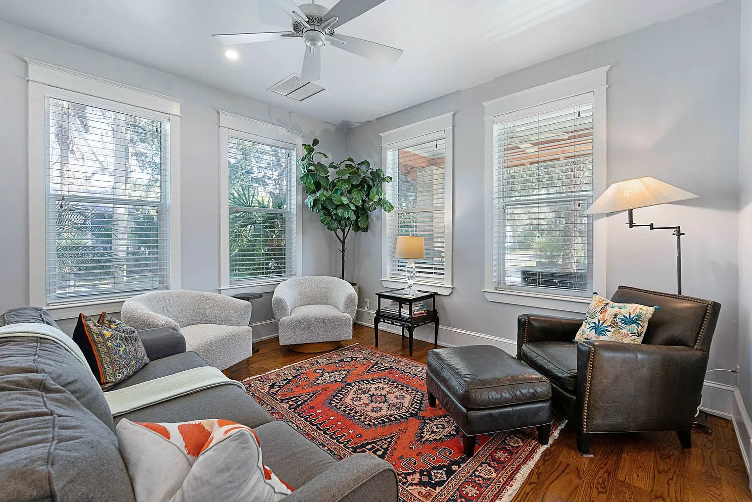 3 bed, 3.0 bath, 1872 sqft, $7,286 — Photo 3