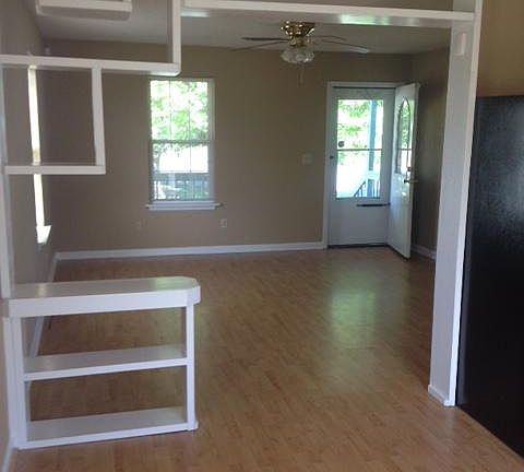 4th image of 8 Dan Hughes Ct