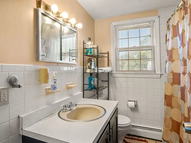 42 Rockland Ave — Photo 22