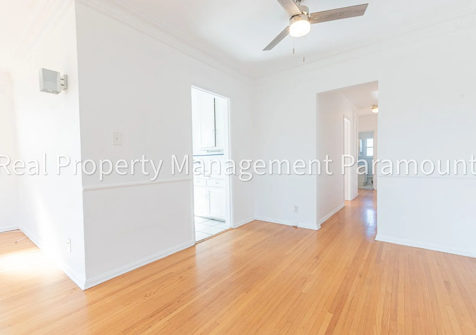 1460 S Orange Grove Ave — Photo 2
