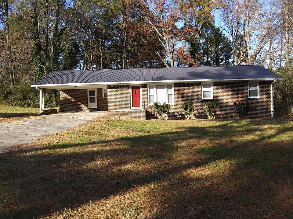 1st image of 135 Blackwood Pl SE