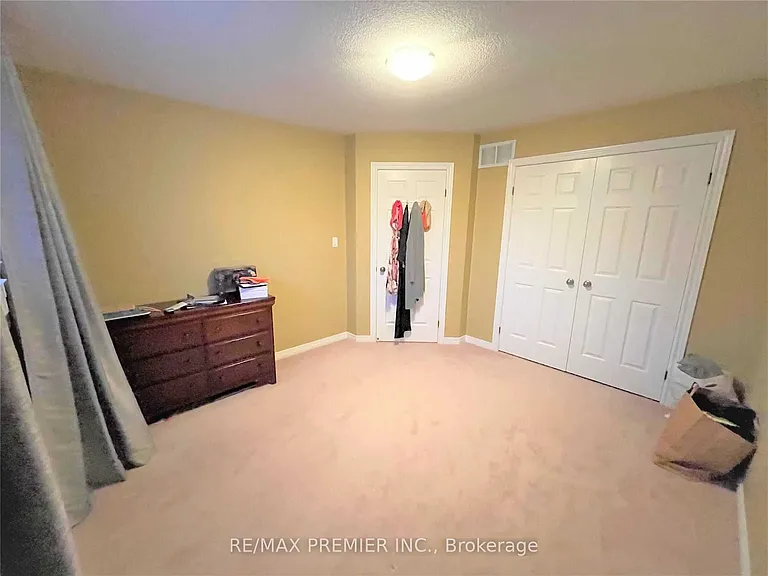88 Sundance Cres — Photo 20