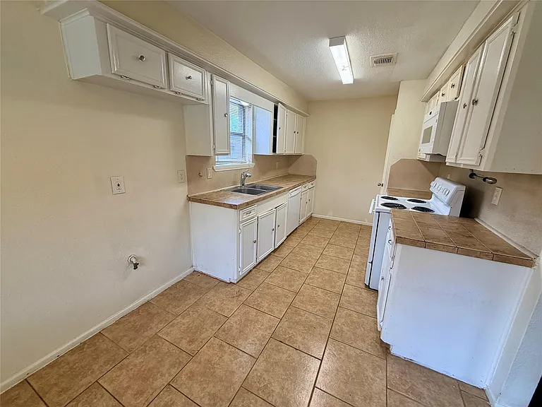 15811 Nutcracker Ct — Photo 7