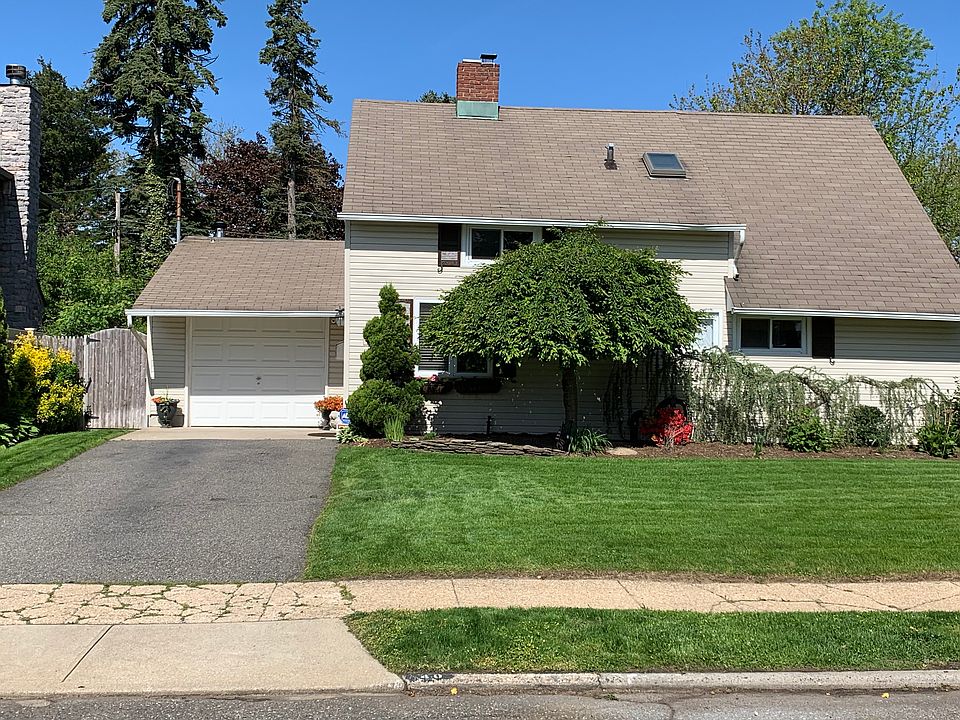 1st image of 40 Middle Ln