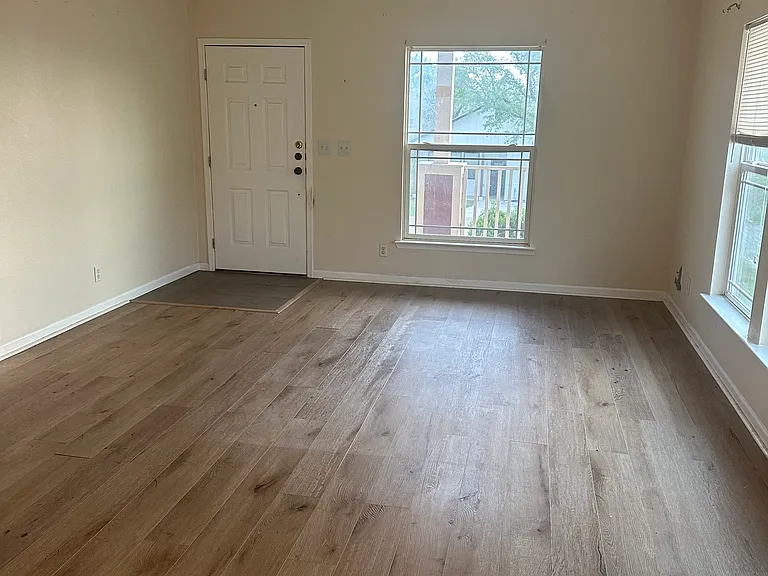 101 Nathan Ln — Photo 13