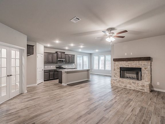3rd image of 1309 Hickory Ct