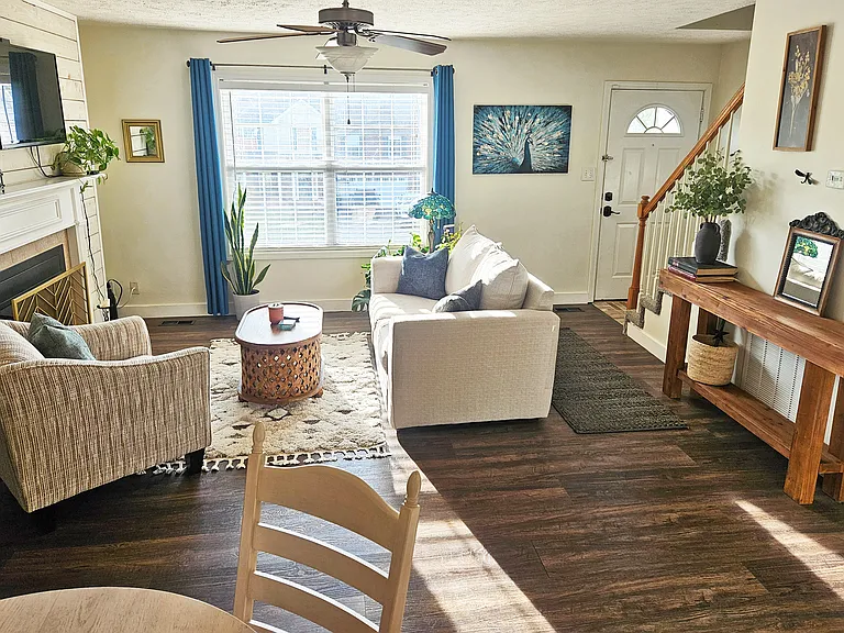 1585 Cedar Springs Cir — Photo 14