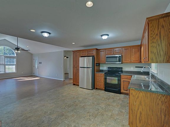5th image of 330 Cedar Springs Ln