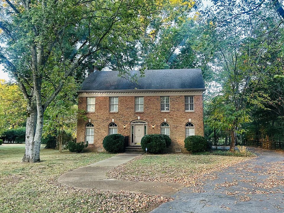 1st image of 1107 Graymere Manor Rd