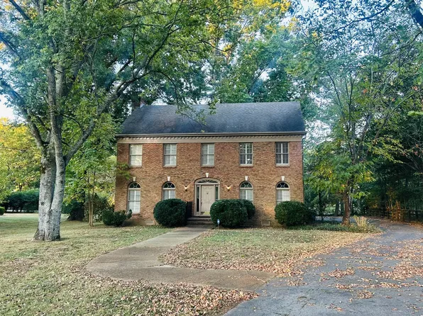 1107 Graymere Manor Rd, Columbia, TN 38401