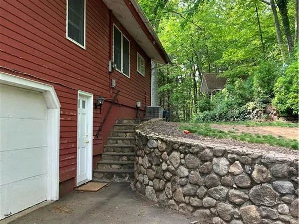 223 River Road, Killingworth, CT 06419