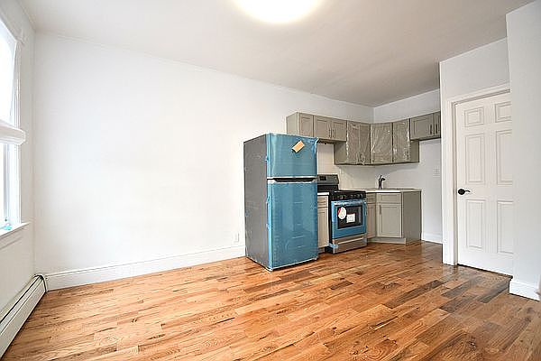 1st image of 1719 Melville St #3