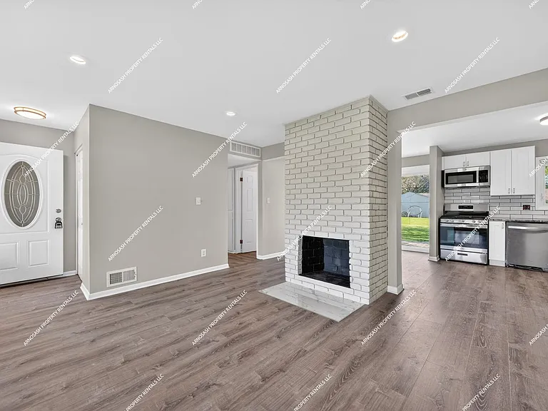 37863 Wendy Lee St — Photo 2