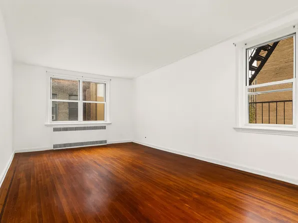 310 West 55th Street image 3 of 8