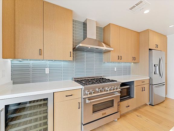2nd image of 1210 Larrabee St APT 9