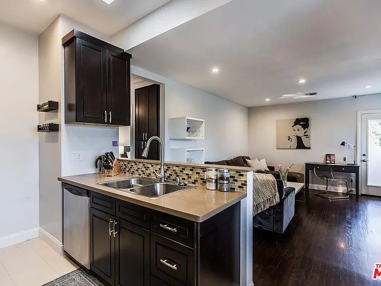 4409 Irvine Ave — Photo 12