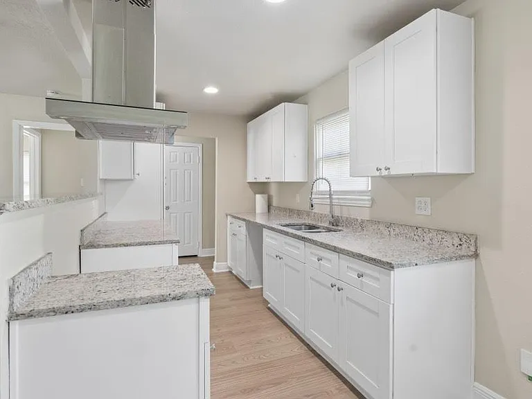 216 Bearle St — Photo 8
