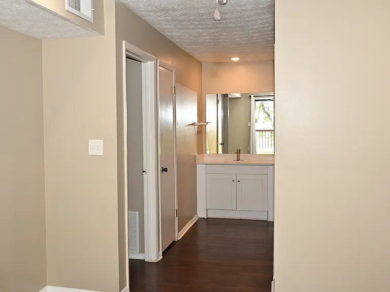 908 Park Ridge Cir — Photo 28