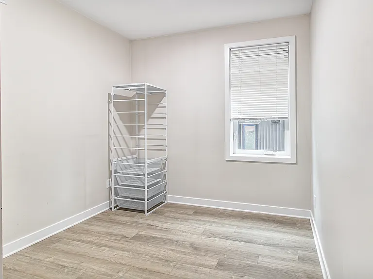 296 Somerset St E — Photo 10