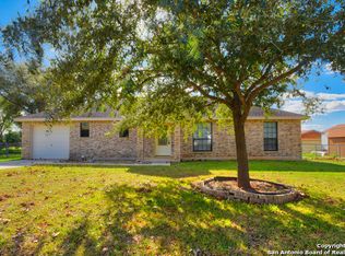 204 Blue Bonnet, Floresville, TX 78114