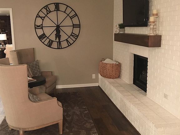 Sitting area off of kitchen