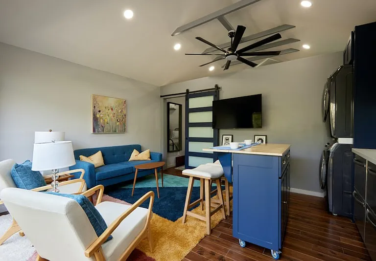 629 N Reese Pl — Photo 5