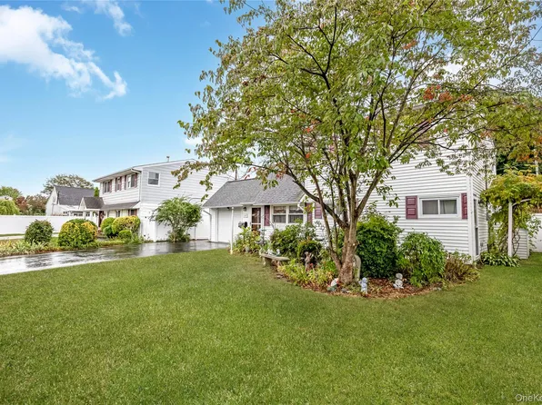 60 Tiptop Lane, Hicksville, NY 11801