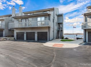 190 Howard Ct APT 5, Fox Lake, IL 60020