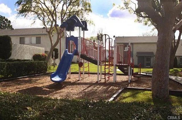 854 Windwood Dr — Photo 3