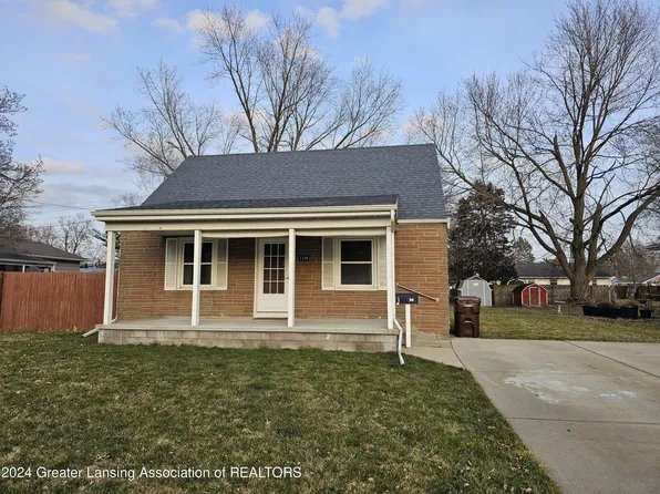 1129 Pine St, Grand Ledge, MI 48837