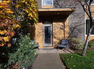 26 Mosier Creek Pl, Mosier, OR 97040