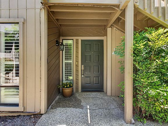 4th image of 692 Dorothy Way #23