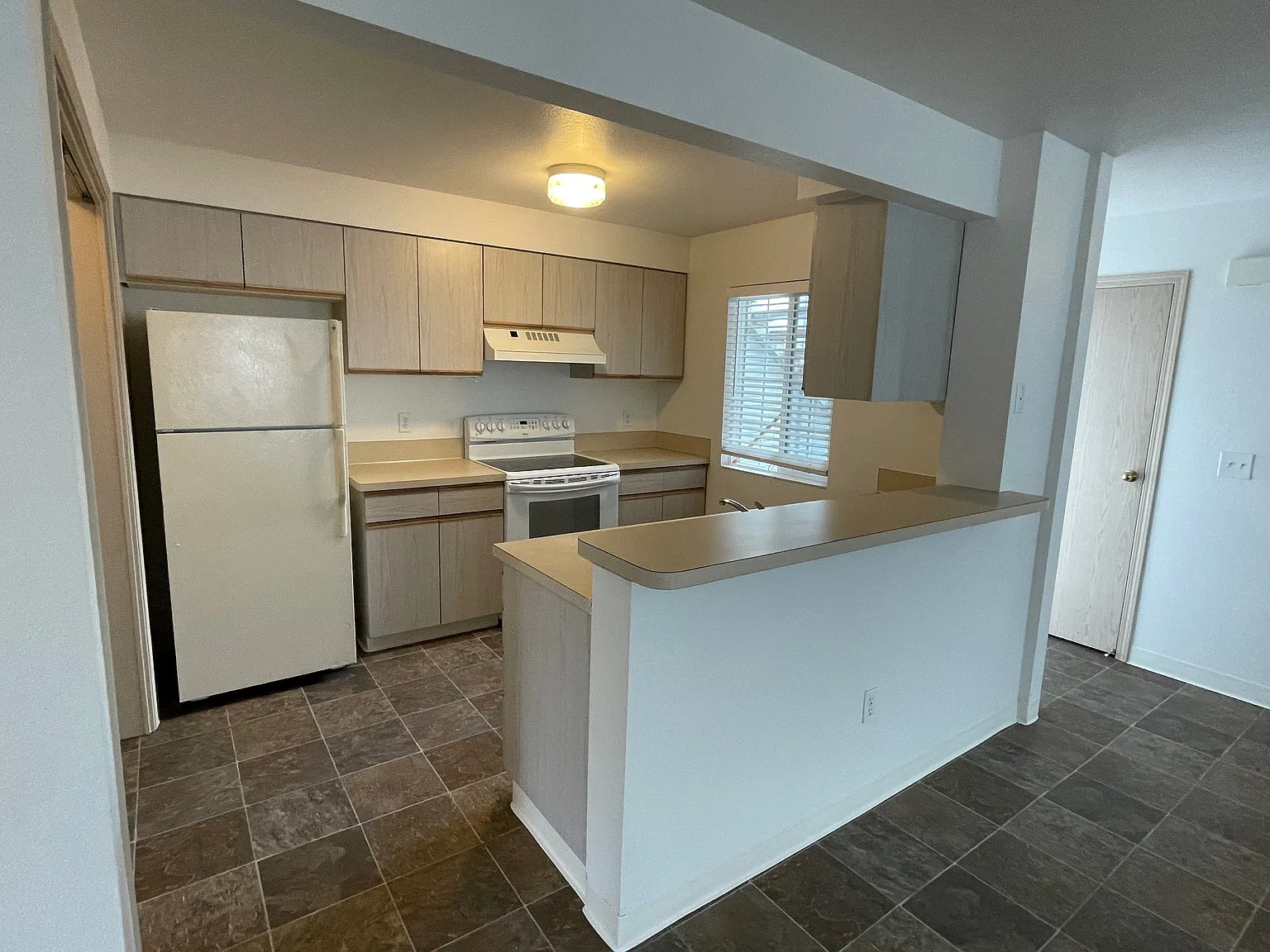 2 bed, 925 sqft, $1,675 — Photo 3