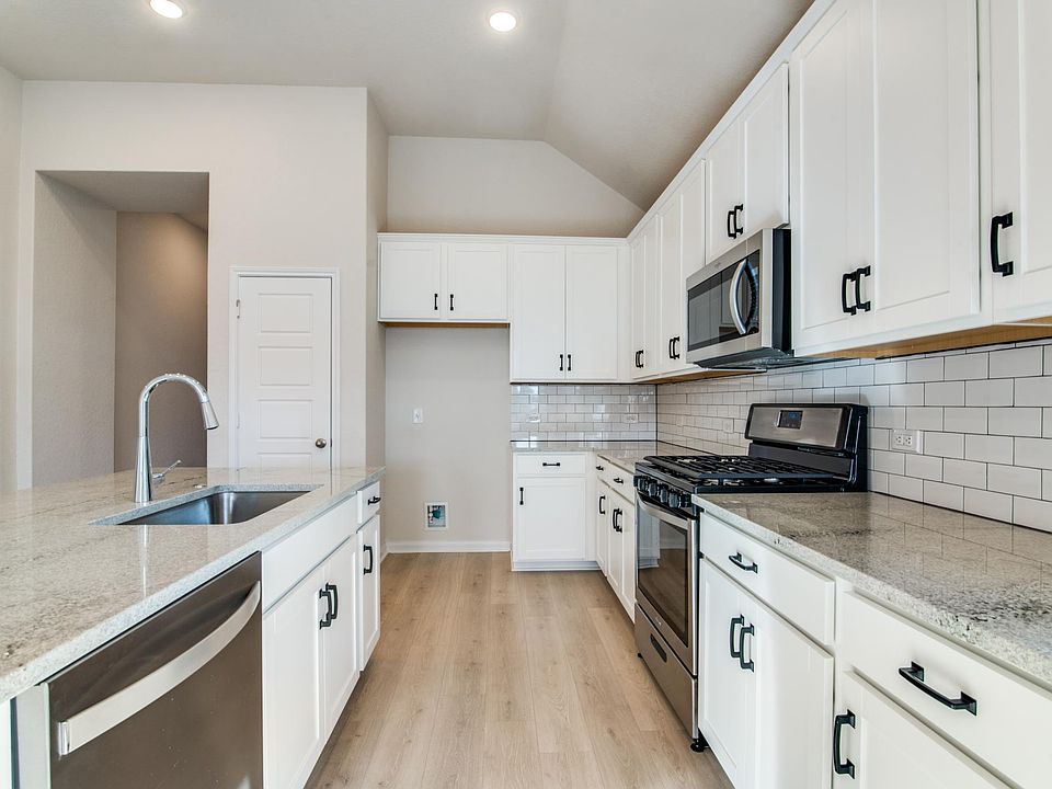 Light, bright, open kitchen. Modern/transitional finishes. Stainless appliances.