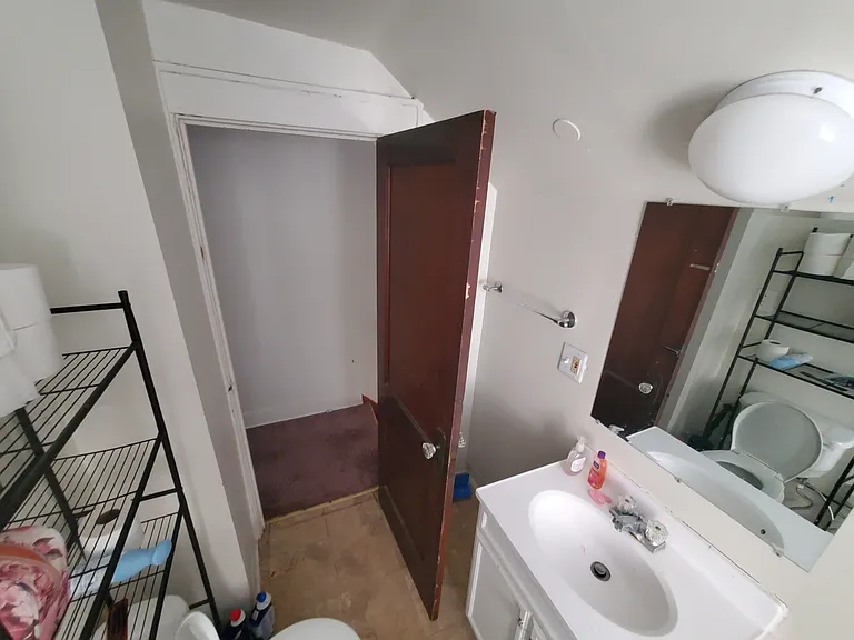 601 Lathrop St — Photo 17