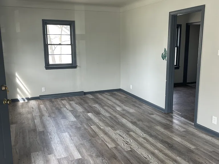 114 W Grout St — Photo 3