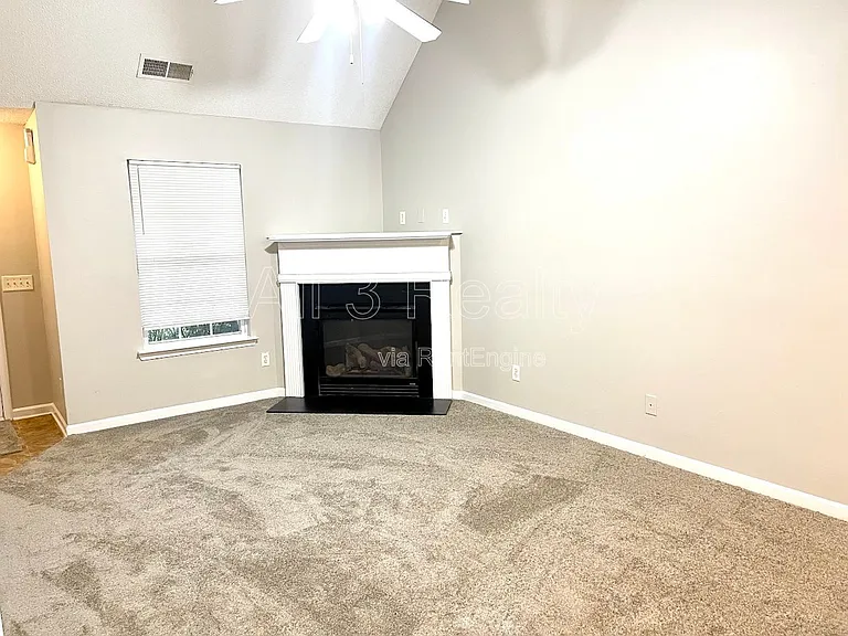 311 Coral Cir — Photo 3