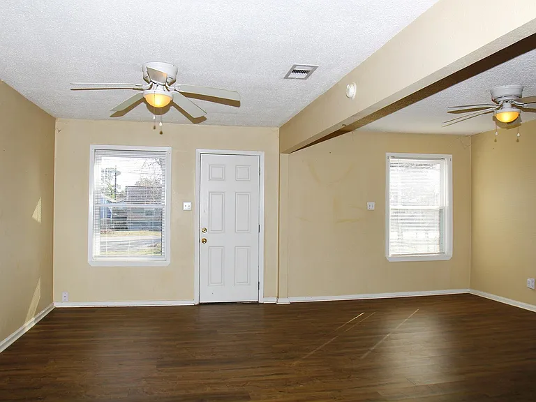 520 McKee St — Photo 4