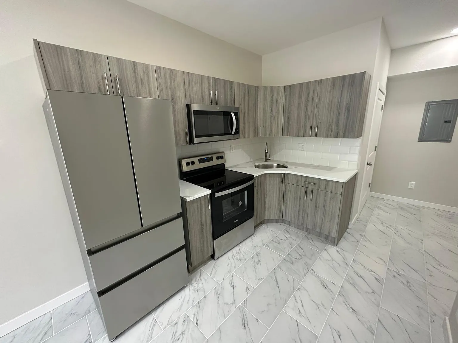 Studio, 600 sqft, $1,000 — Photo 2