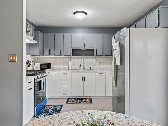 5th image of 82 Parana Dr