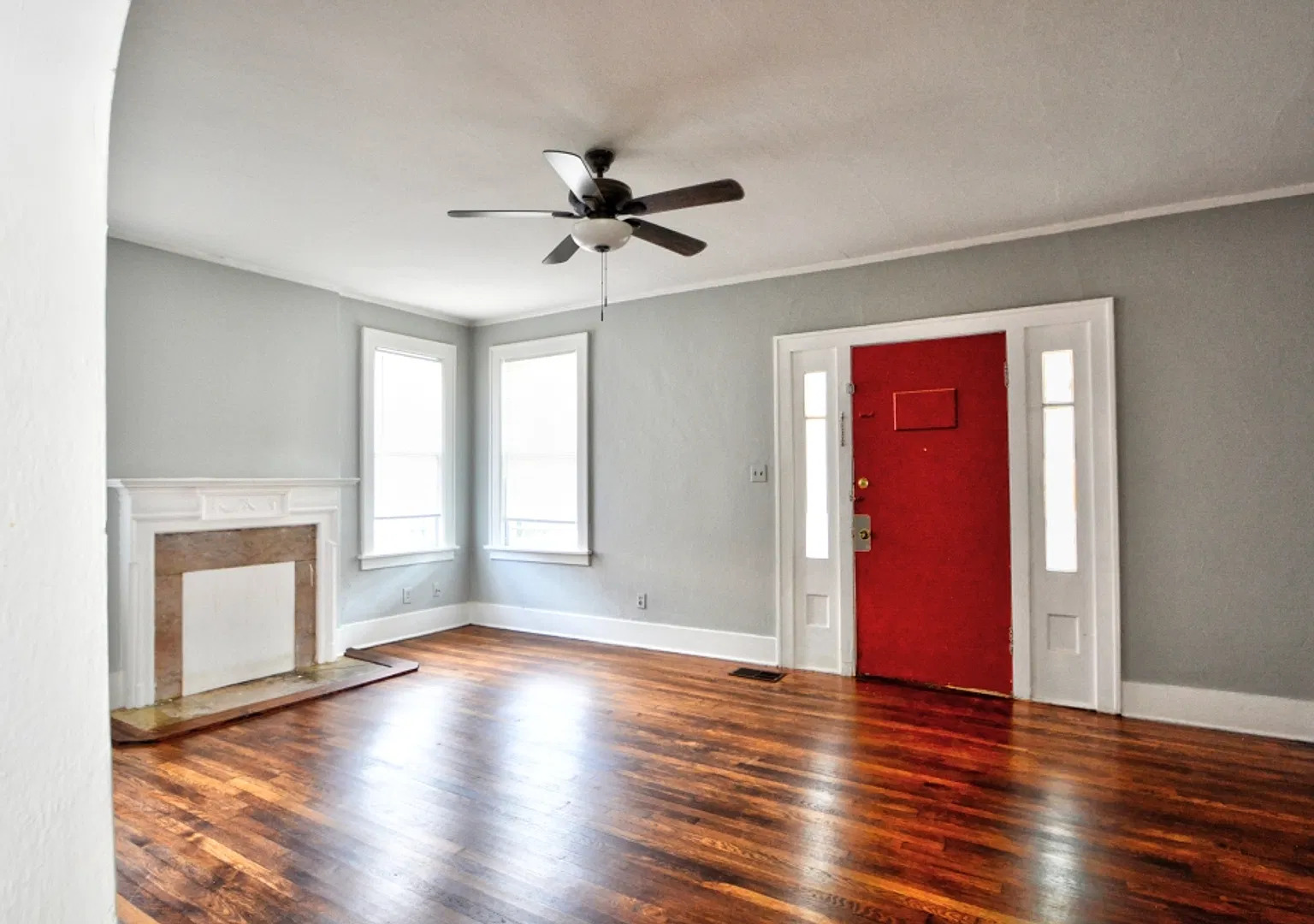 Thoughtfully Renovated 3-Bedroom, 1-Bath | Open to Section 8 — Photo 3