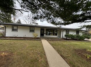 220 Biester Dr, Belvidere, IL 61008