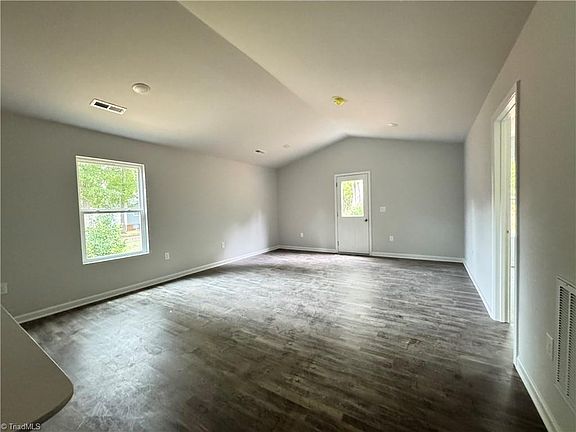 4th image of 344 Poppy Ct