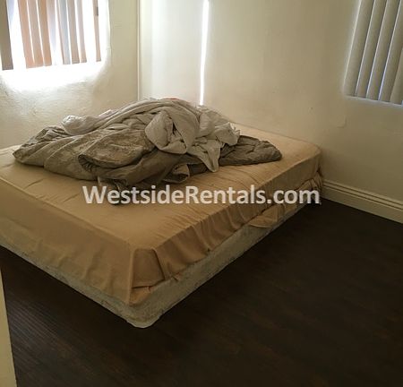 2nd image of 814 N Van Ness Ave #12