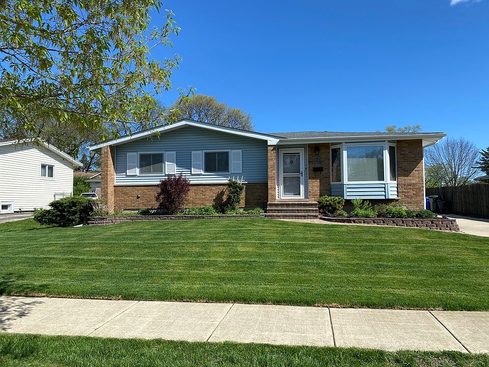 2nd image of 708 E Greenwood Dr