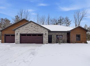 2396 N Smith St, Sanford, MI 48657