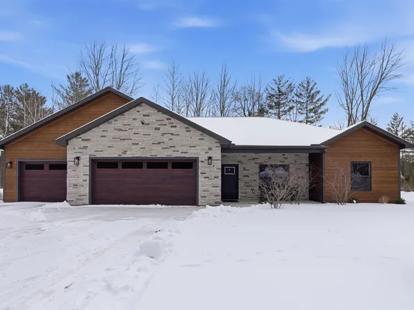 2396 N Smith St, Sanford, MI 48657